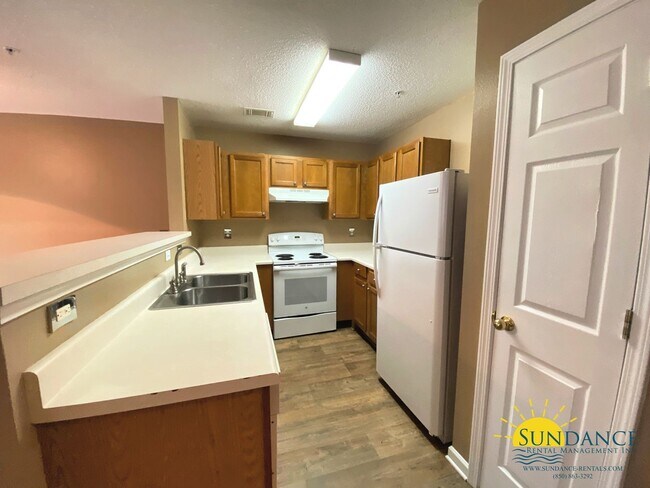 Building Photo - Beautiful 3 Bedroom Townhouse in Crestview!