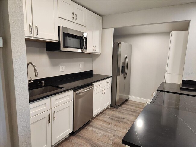 Building Photo - 2632 Hidden Lake Dr N