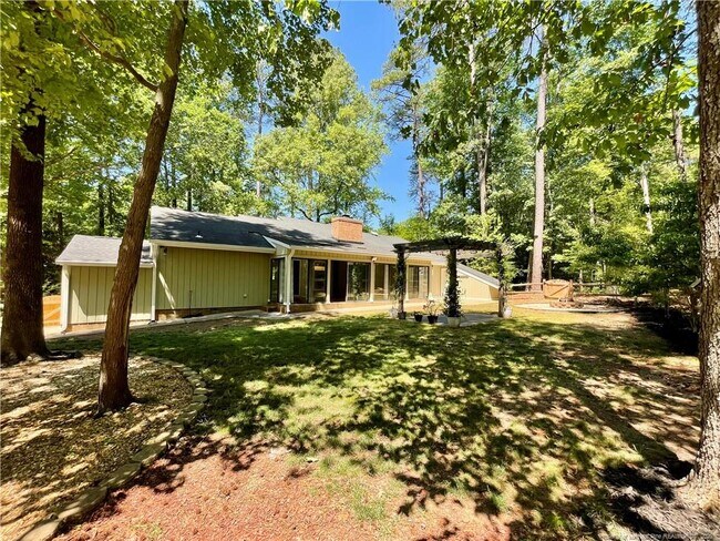 Building Photo - 1710 Chateau Cir