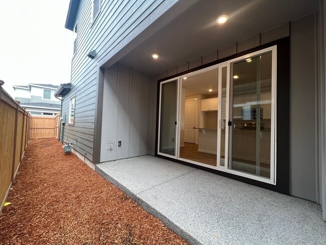 Building Photo - SHOWING 6/7 or SOONER with Advance Appoint...
