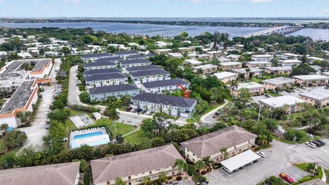 Building Photo - 1887 SE Ocean Cove Way