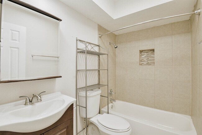 Building Photo - 3 Magnolia Ln