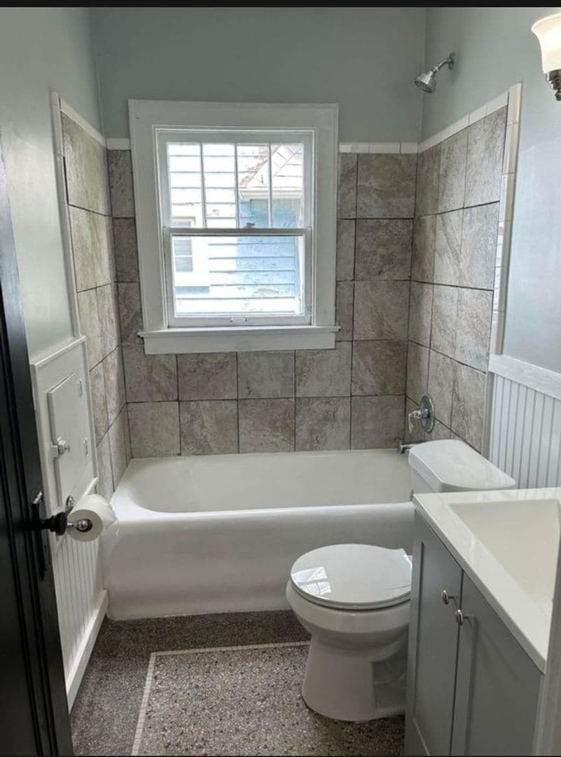 Building Photo - 1605 Kearsley Park Blvd