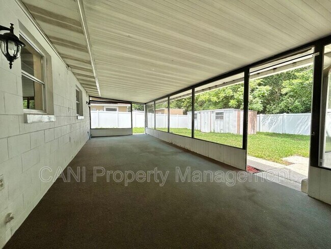 Building Photo - 300 N 3rd St