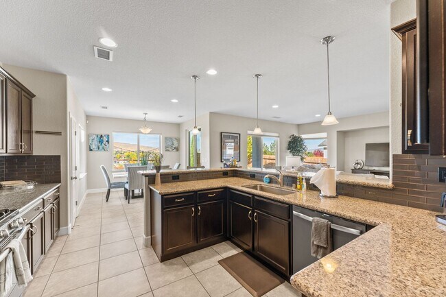 Building Photo - FULLY FURNISHED home available now.