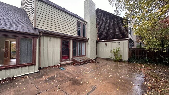 Building Photo - $1590 - 3 bedroom / 2.5 bathroom - Single ...