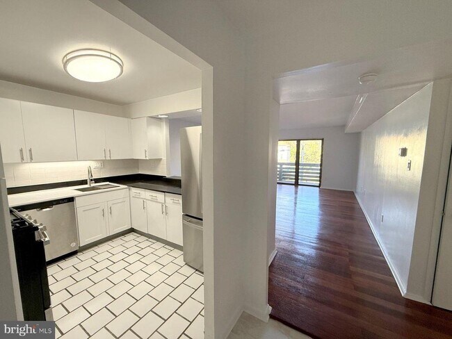 Building Photo - 606 Cooper Landing Rd