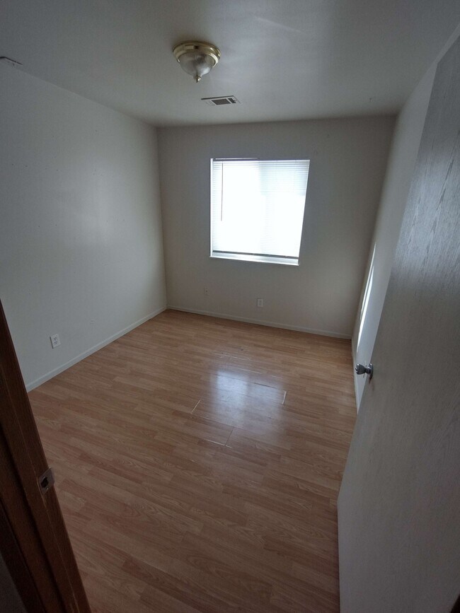 Building Photo - 611 Palisades Dr