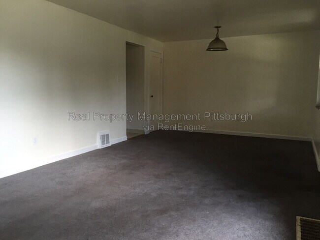 Building Photo - 329 Marose Dr