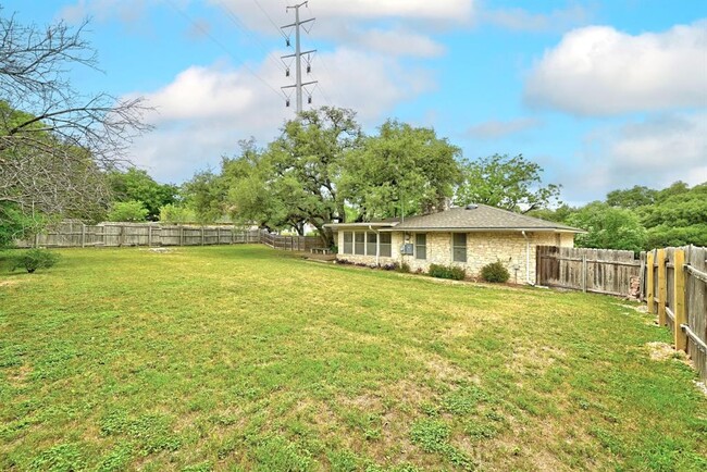 Building Photo - 1009 Rebbeca Dr