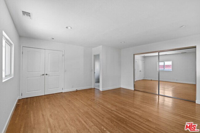 Building Photo - 4031 Edenhurst Ave