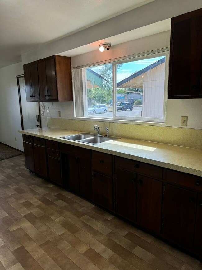 Building Photo - 285 E 11th Ave