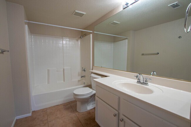 Building Photo - SPECTACULAR 2BED/2BATH CONDO IN HENDERSON!