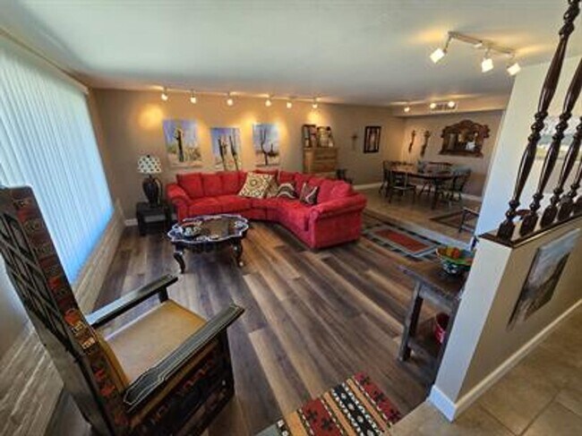 Building Photo - Beautiful Eastside Home Won't Last!!! Must See!!!