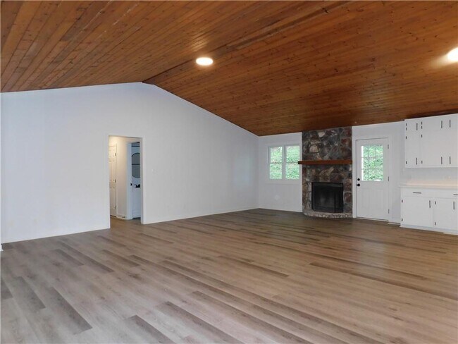 Building Photo - 183 Laurel Heights Dr