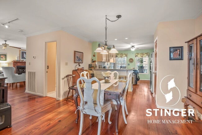 Building Photo - 1808 Lenora Dr