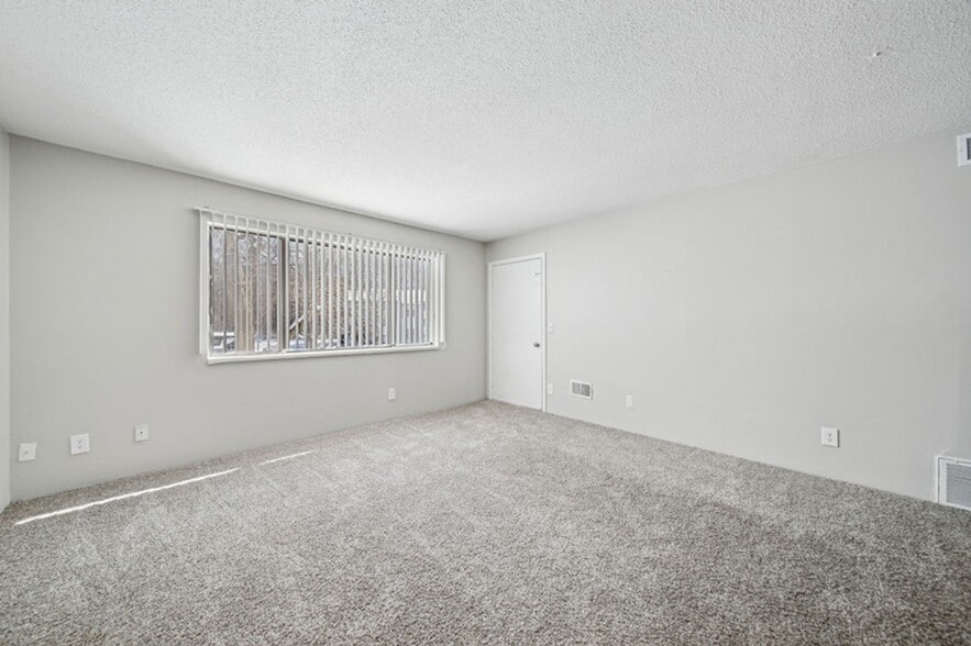 Primary Photo - Fox Grove Apartments