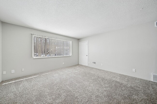 Building Photo - Fox Grove Apartments