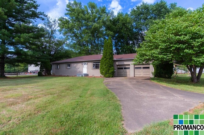 Primary Photo - Cozy 1-Story Home