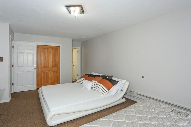 Building Photo - Walk to everything! Partially Furnished! Flexible lease terms!