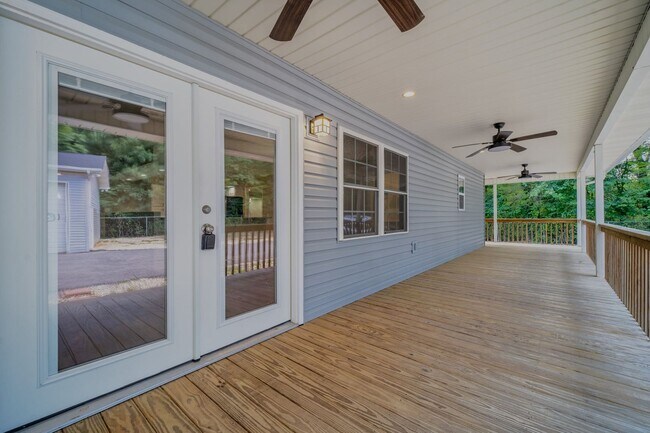 Building Photo - SHORT TERM - Spacious 3-Bedroom home with Wrap-Around Porch