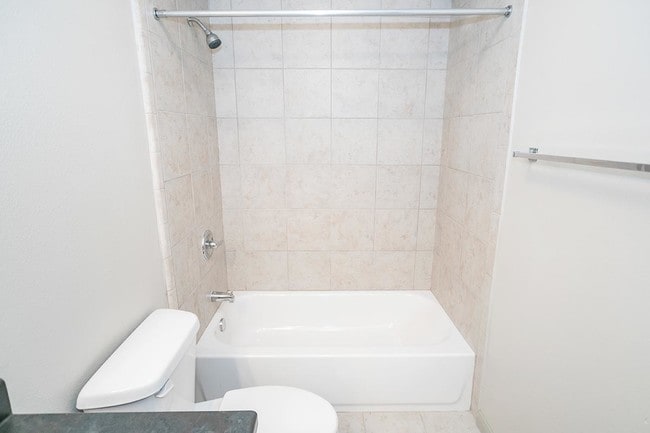Huge Guest Bathroom - 7630 Amelia Rd