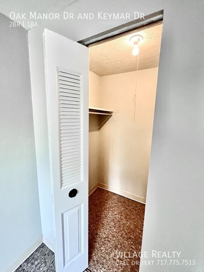 Building Photo - 230 Oak Manor Dr