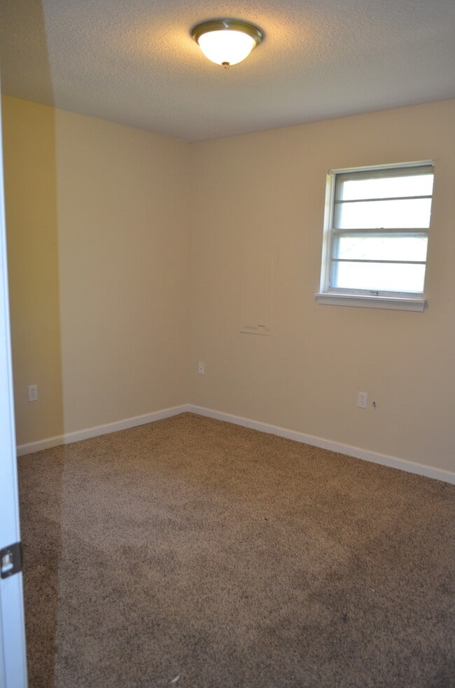 Building Photo - 4631-4633 Southampton Ct