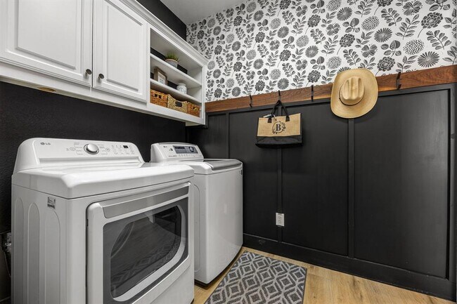 Building Photo - 128 Las Colinas Dr