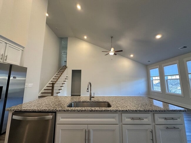Building Photo - 521 Robinwood Pl