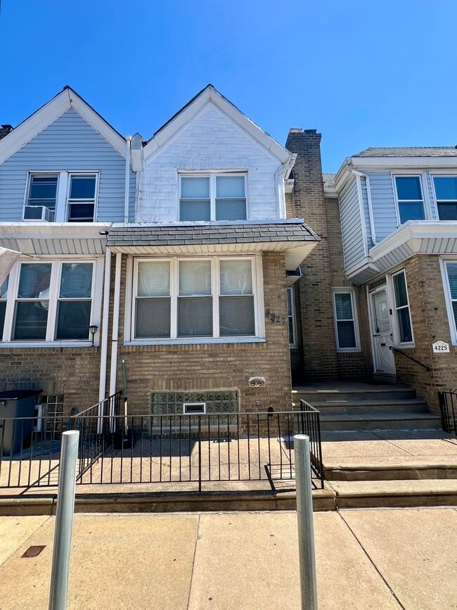 Building Photo - Gorgeous 3-Bedroom Townhome in Juniata! Available NOW!