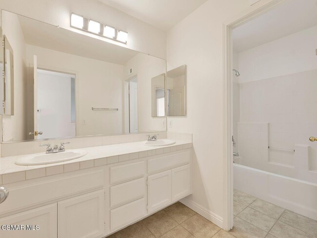 Building Photo - 3865 Angeline St