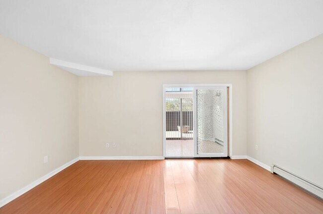 Building Photo - 4744 Edison Ln