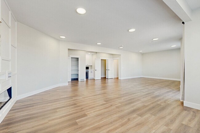 Building Photo - High-End Spacious 4 Bedroom Home in Desirable Highland with Private Backyard and Finished Basement