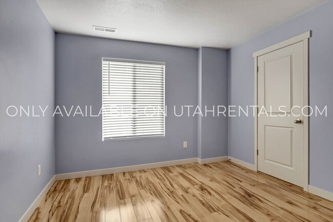 Building Photo - 78 N 300 W St