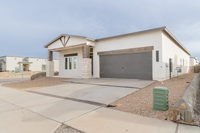 Building Photo - 14852 Mike a Mendoza Ave