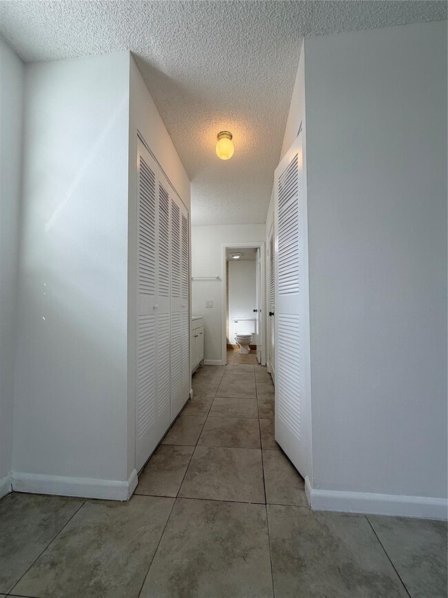 Building Photo - 3100 N Pine Island Rd