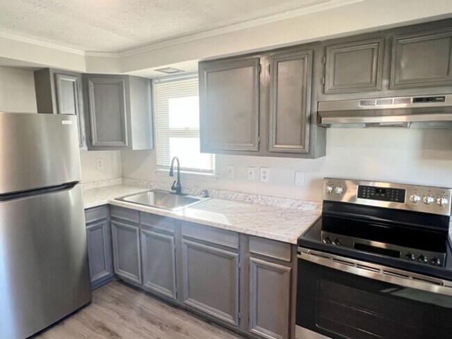 Building Photo - Two bedroom, 1 bath a duplex in Graham