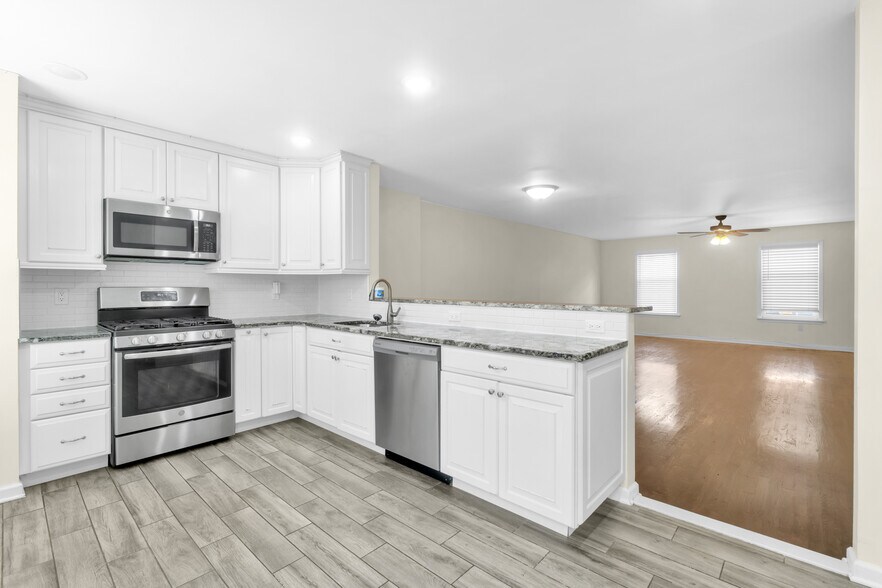 Building Photo - 3641 Bergen Ct