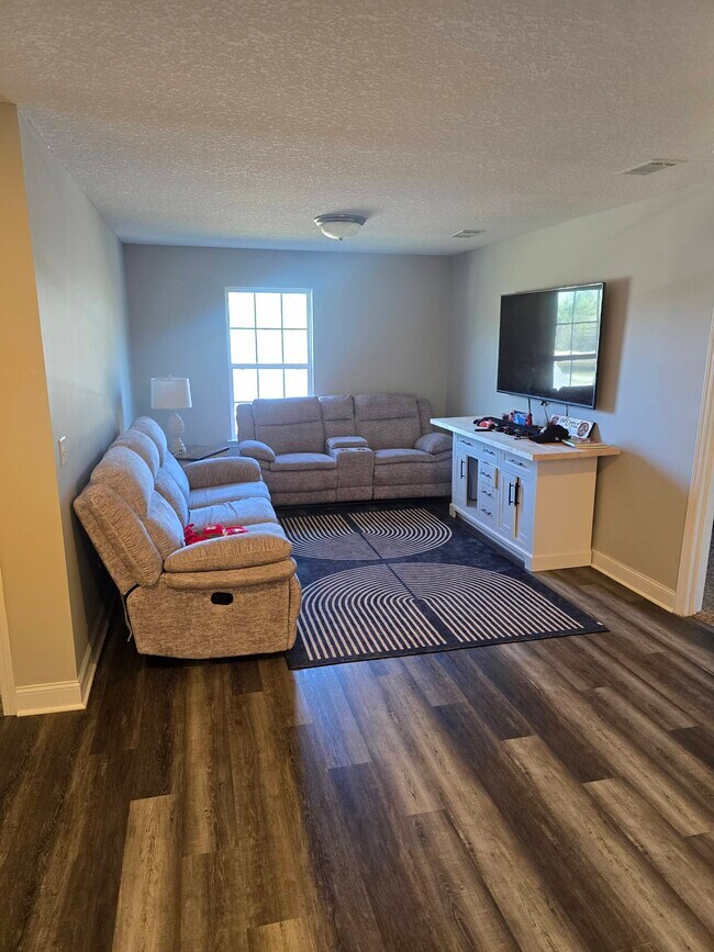 Building Photo - 504 Wyckfield Way