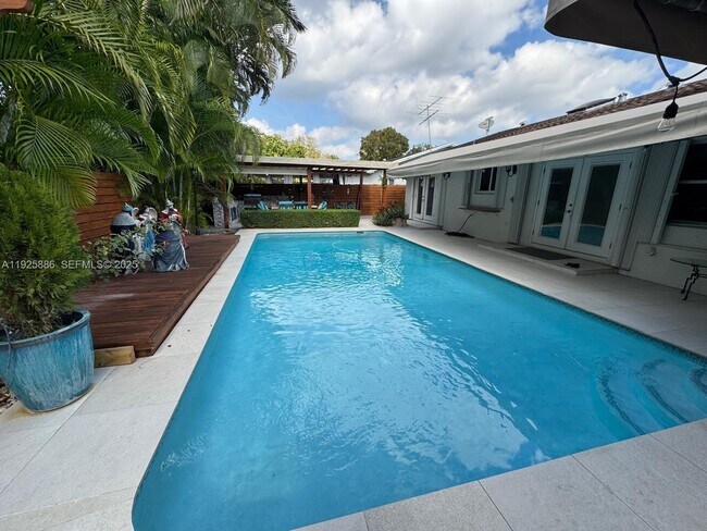 Building Photo - 9412 SW 127th Ave