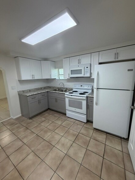 Building Photo - 200 Randolph Ct