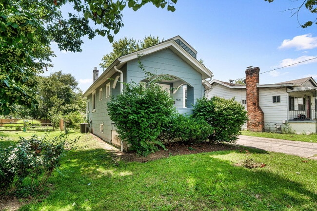 Building Photo - 4637 Alpine Ave