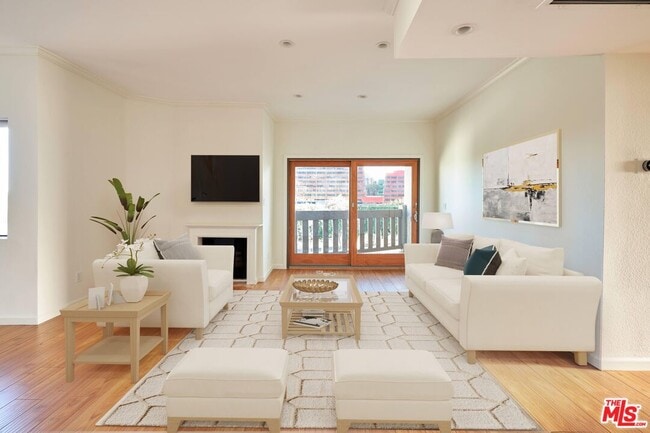 Building Photo - 832 Palm Ave