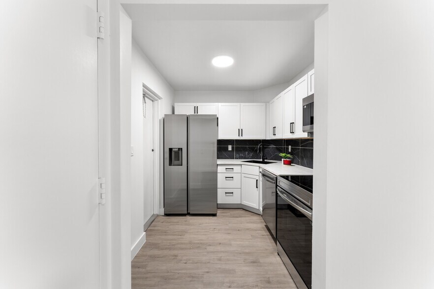 Building Photo - 3105 Oakland Shores Dr