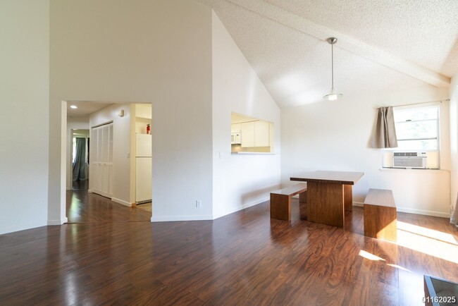 Building Photo - MOVE IN READY 2BR/1BA/2PKG IN MILILANI MAU...