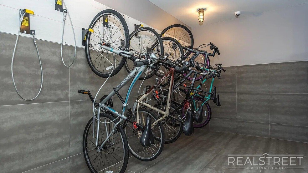 Building Photo - Ten Eyck Street