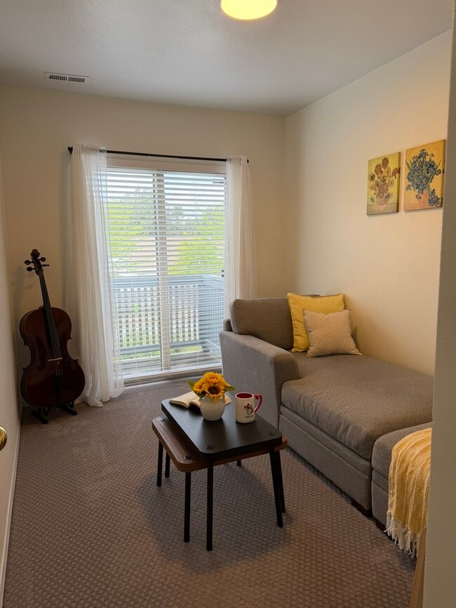 Building Photo - Amazing 3 bd Condo in Fircrest