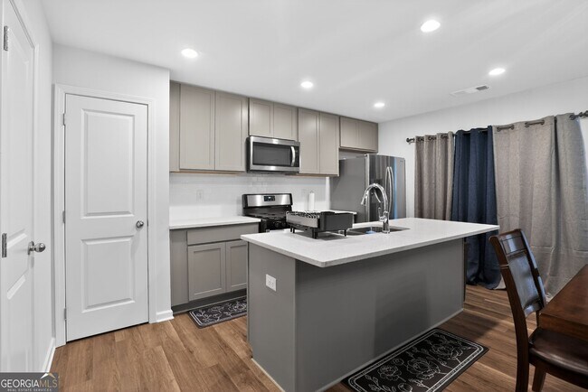 Building Photo - 1127 2nd St NW