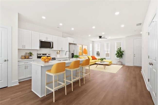 Building Photo - 195 W Lake Ave NW